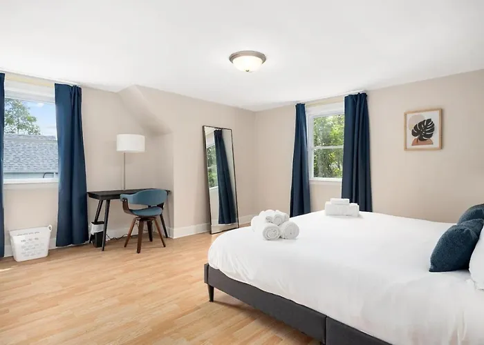 Cozy Mid Century Oasis With 2 King Beds *