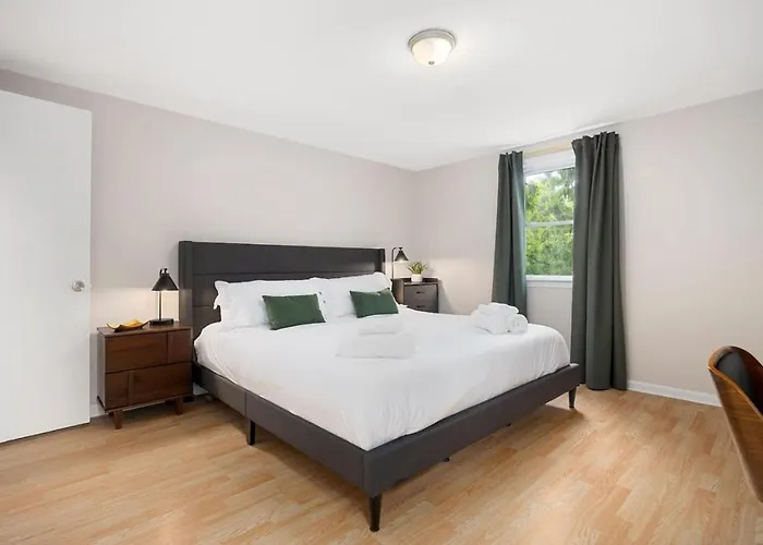 Hébergement de vacances Cozy Mid Century Oasis With 2 King Beds *