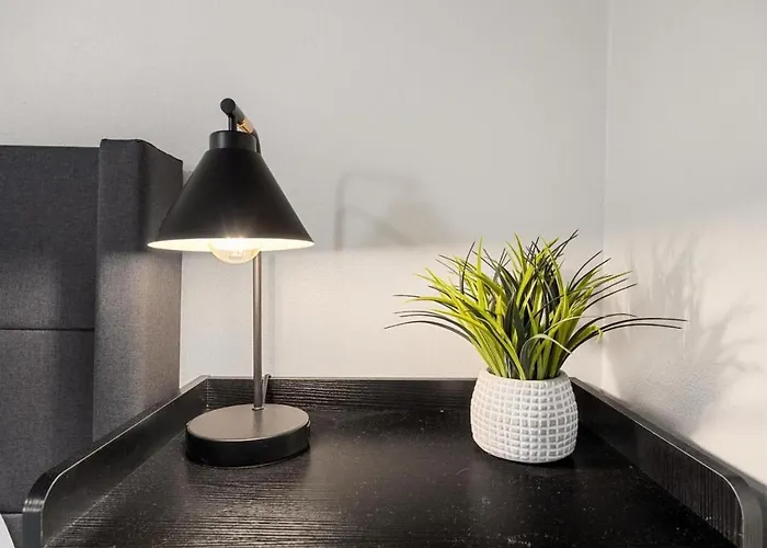Cozy Mid Century Oasis With 2 King Beds *